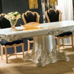 Klasik beyaz yemek masası