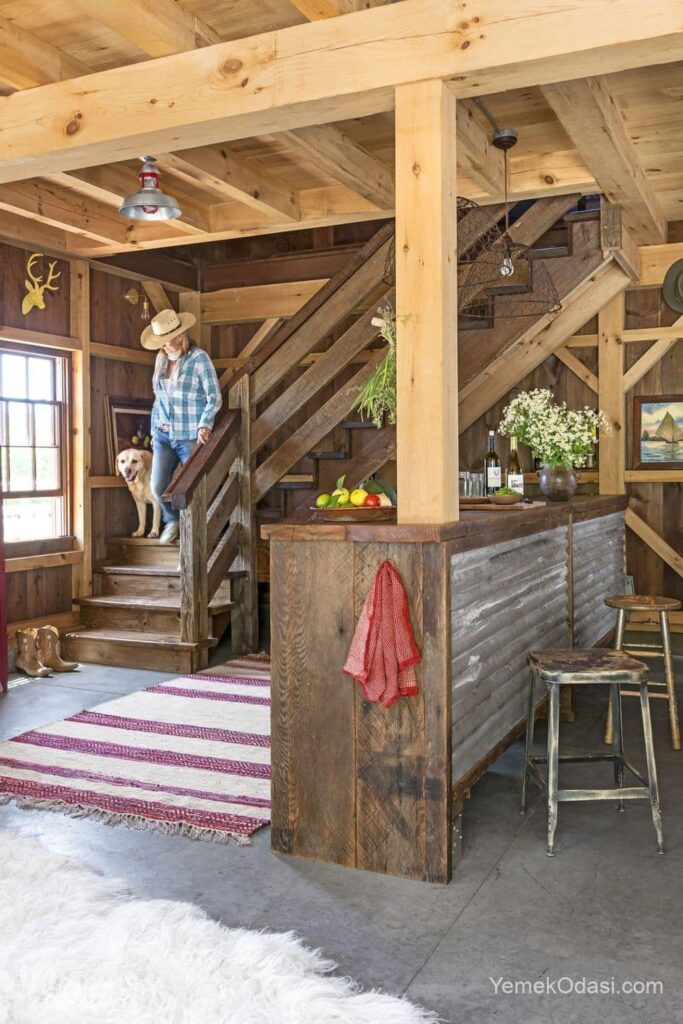 rustik koy evi ve ahsap merdivenle butunlesik buyuk hali