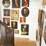 vintage büyük resimler ve ahsap merdiven
